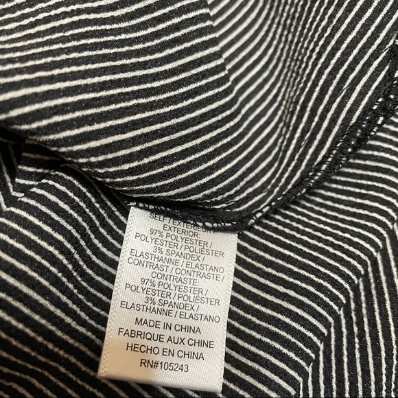 NWT Bobeau Contrast Trim V-Neck Camisole - Picture 6 of 6